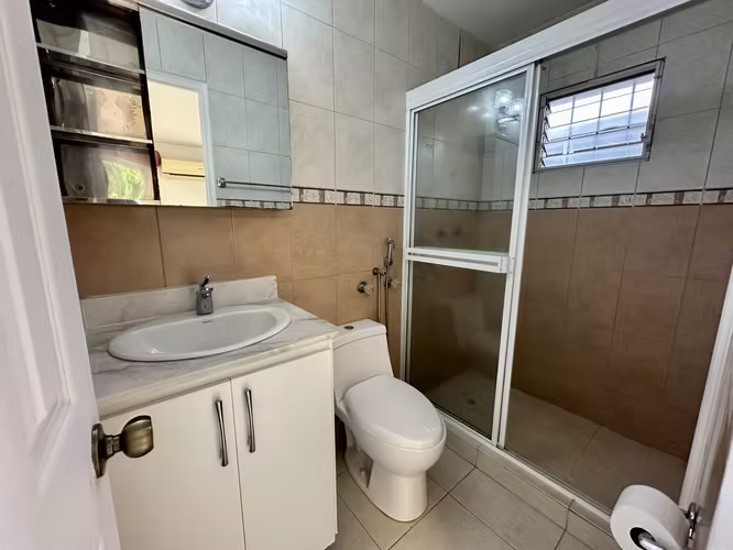 Se vende casa en Condado del Rey, Dorado Lake