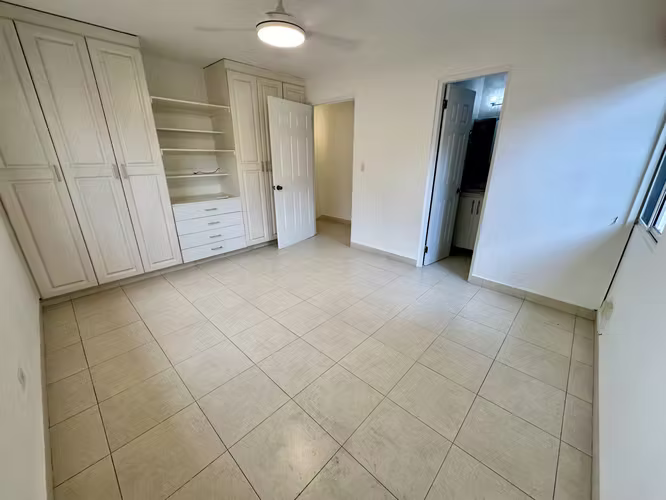 Se vende casa en Condado del Rey, Dorado Lake