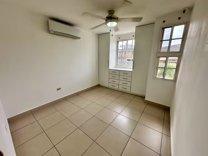 Se vende casa en Condado del Rey, Dorado Lake