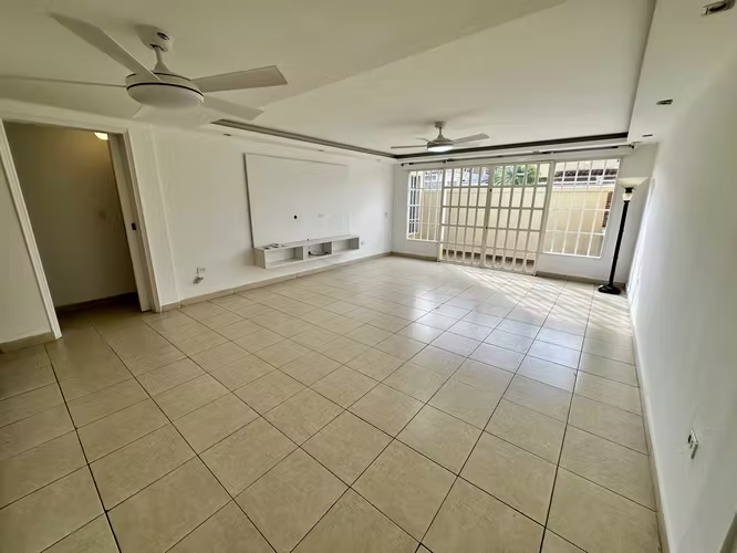 Se vende casa en Condado del Rey, Dorado Lake