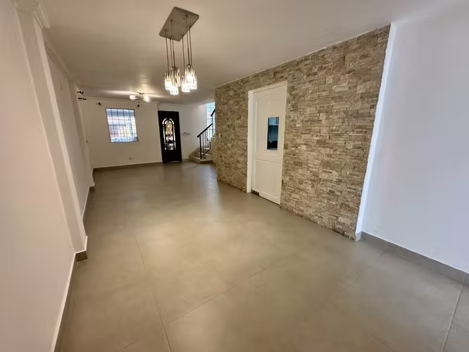 Se vende casa en Condado del Rey, Dorado Lake