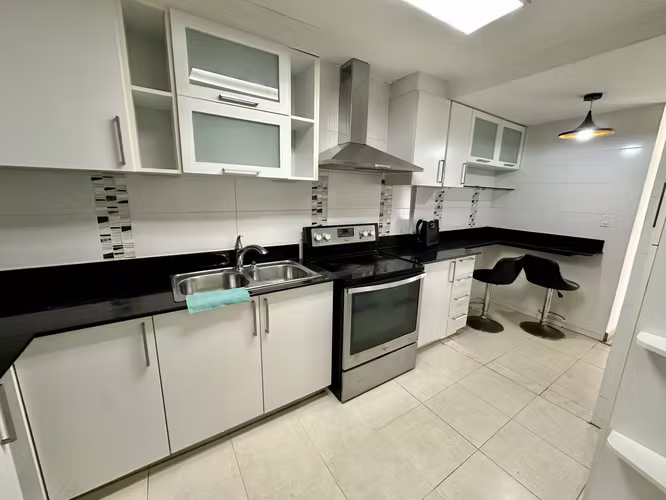 Se vende casa en Condado del Rey, Dorado Lake