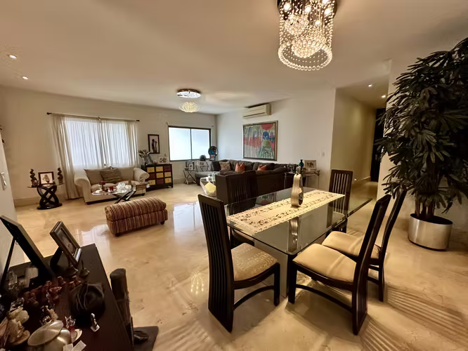Se vende casa unifamiliar con patio en El Carmen, Herbruger