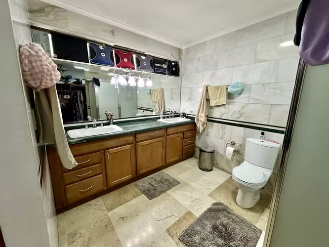 Se vende casa unifamiliar con patio en El Carmen, Herbruger