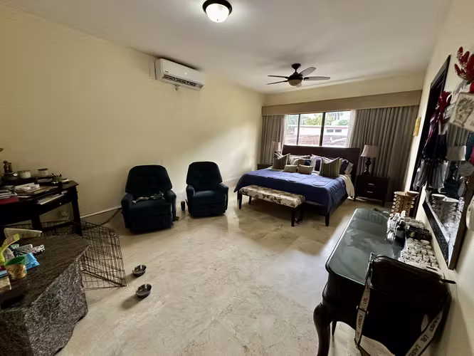 Se vende casa unifamiliar con patio en El Carmen, Herbruger
