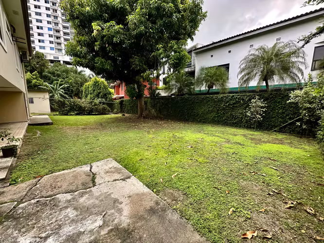 Se vende casa unifamiliar con patio en El Carmen, Herbruger
