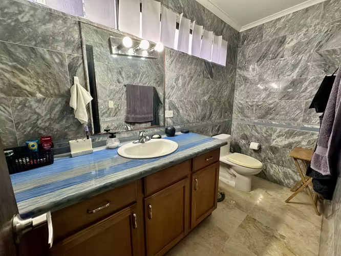 Se vende casa unifamiliar con patio en El Carmen, Herbruger