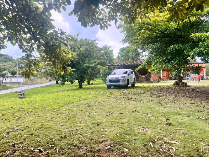 $170,000 FOR SALE IN PENONOME: LAND WITH HOUSE, 3 MINUTES FROM DOWNTOWN PENONOME, 2390 SQM (JB)