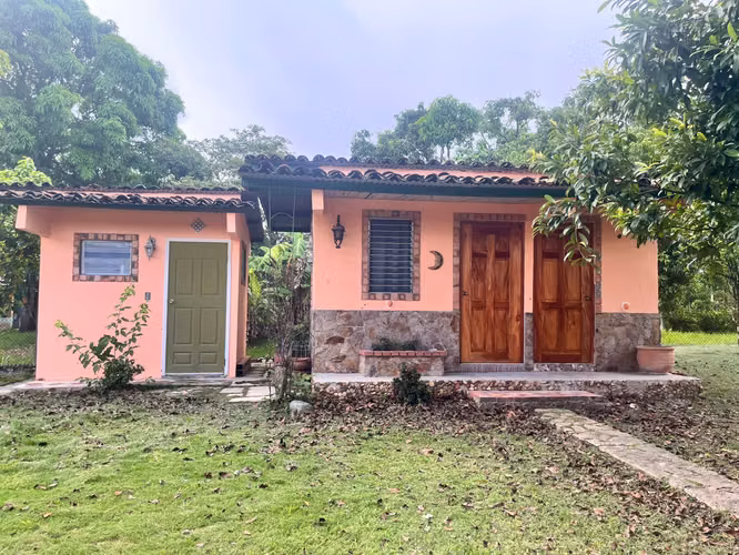 $170,000 EN PENONOME SE VENDE TERRENO CON CASA A 3 MINUTOS DEL CENTRO DE PENONOME DE 2390 MTS2  JB