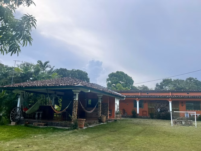 $170,000 EN PENONOME SE VENDE TERRENO CON CASA A 3 MINUTOS DEL CENTRO DE PENONOME DE 2390 MTS2  JB