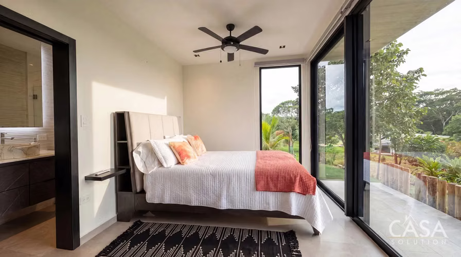 Fascinante Casa Frente al Mar con Casita en Hermosa Bay, Boca Chica, Chiriquí
