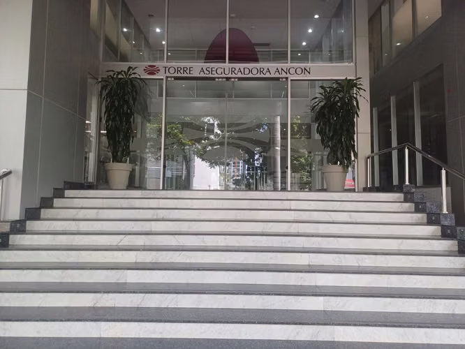 VENDO OFICINA AMOBLADA EN COSTA DEL ESTE  TORRE ASEGURADORA ANCON - Imagen 13