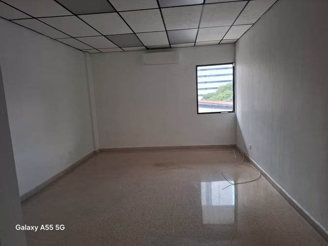 Oficina de 28 m² Lista para Ocupar en Plaza Aventura