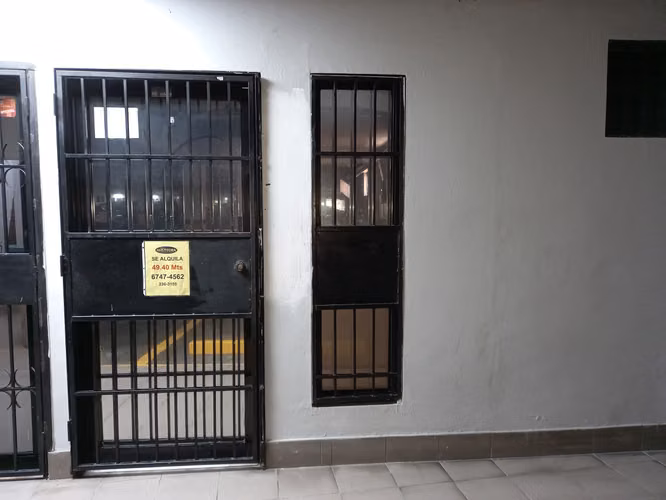 Oficina de 49 m² en Primer Piso con Estacionamiento al Frente