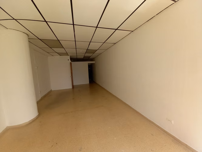Oficina de 49 m² en Primer Piso con Estacionamiento al Frente