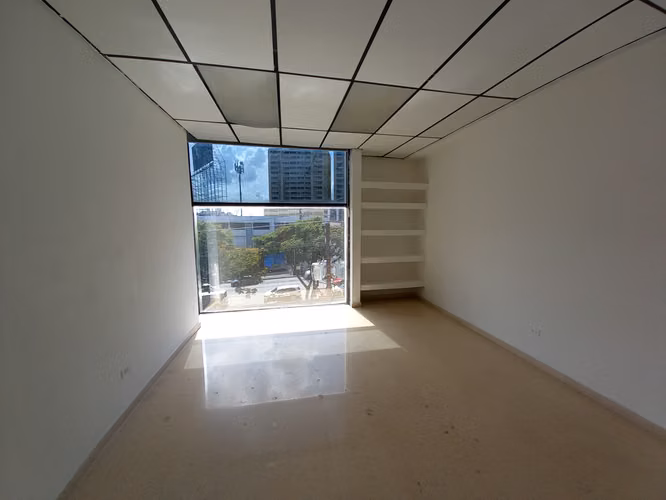 Oficina de 49 m² en Primer Piso con Estacionamiento al Frente