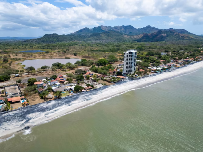 Casa Frente al Mar en Venta en Playa Malibu Gorgona | Playa Privada Riviera Pacífica Panamá