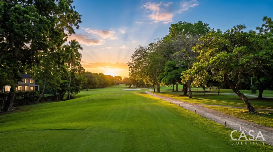 Casa con Piscina y Casa de Huéspedes en Venta en Coronado Golf Club