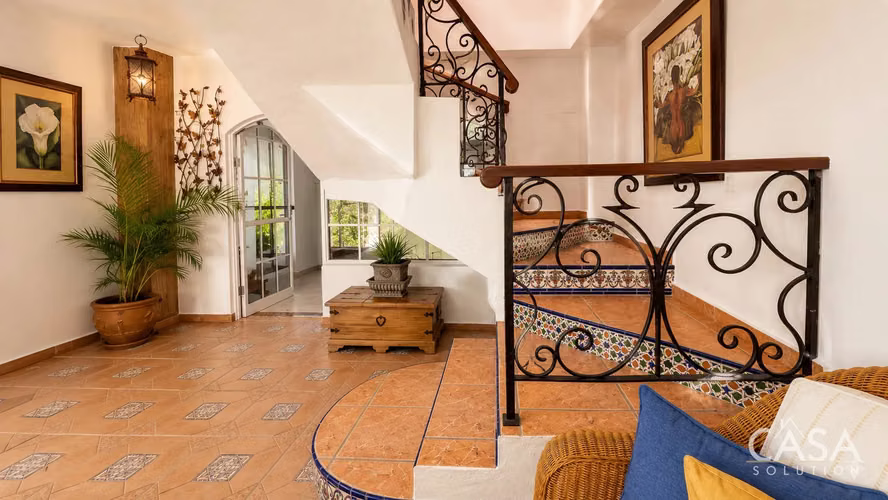 Casa con Piscina y Casa de Huéspedes en Venta en Coronado Golf Club
