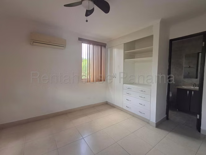 Se Vende Casa en Condado del Rey MDV26-4734
