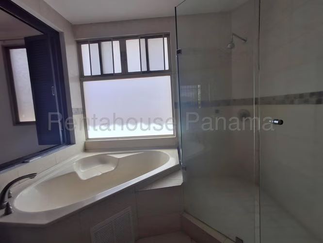 Se Vende Casa en Condado del Rey MDV26-4734