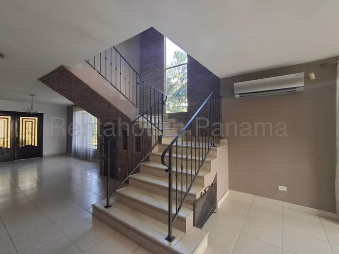 Se Vende Casa en Condado del Rey MDV26-4734