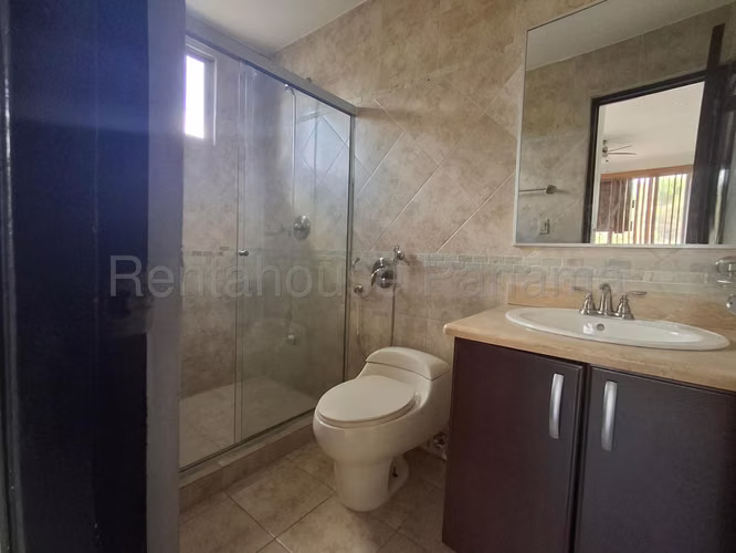 Se Vende Casa en Condado del Rey MDV26-4734