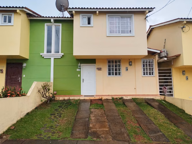CASA EN VENTA EN PH PRIVADO P.H. LOS SAUCES– ENTRADA DE VILLALOBOS, PEDREGAL CAMRO