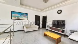 Venta de Casa con 390m2 en Altos de Panama PH Horizontes II 26-6655SR