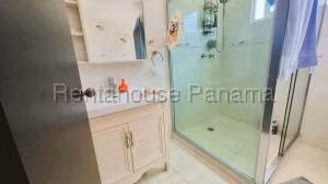 Venta de Casa con 390m2 en Altos de Panama PH Horizontes II 26-6655SR
