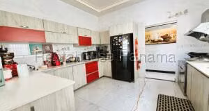 Venta de Casa con 390m2 en Altos de Panama PH Horizontes II 26-6655SR