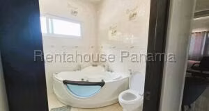Venta de Casa con 390m2 en Altos de Panama PH Horizontes II 26-6655SR