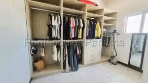 Venta de Casa con 390m2 en Altos de Panama PH Horizontes II 26-6655SR