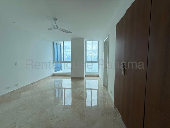 Se Alquila Apartamento en Paitilla LA26-8445