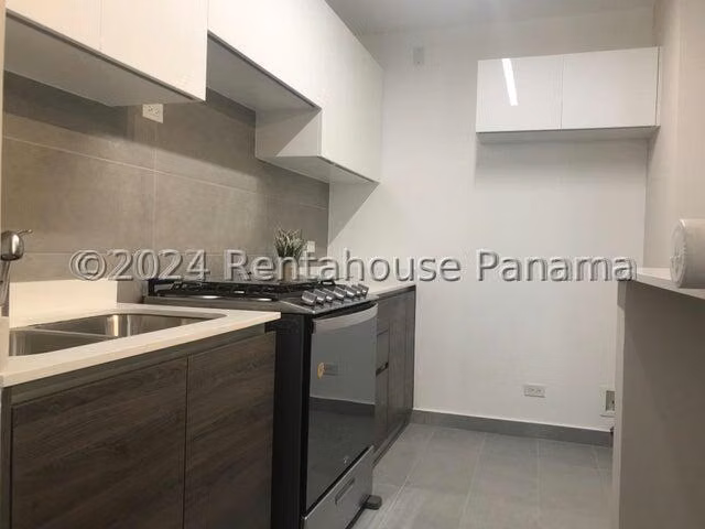 Se Vende Apartamento en Via España LA26-8423