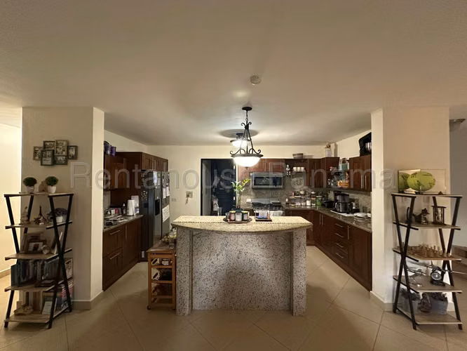 Se Vende Apartamento en Clayton LA26-6393