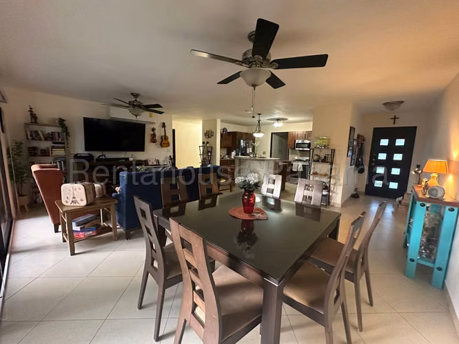 Se Vende Apartamento en Clayton LA26-6393