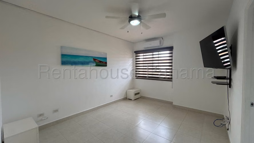 Se Vende Casa en Versalles LA26-8437