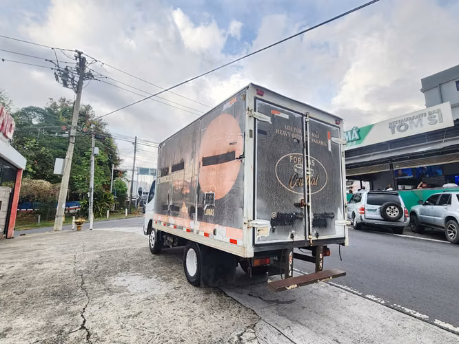 Fuso Canter 2015 Camion
