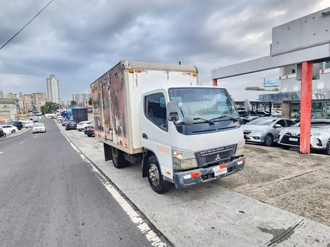 Fuso Canter 2015 Camion
