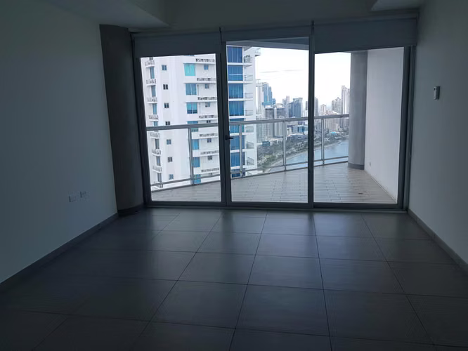 Apartamento en venta Avenida Balboa con vista al mar. EH