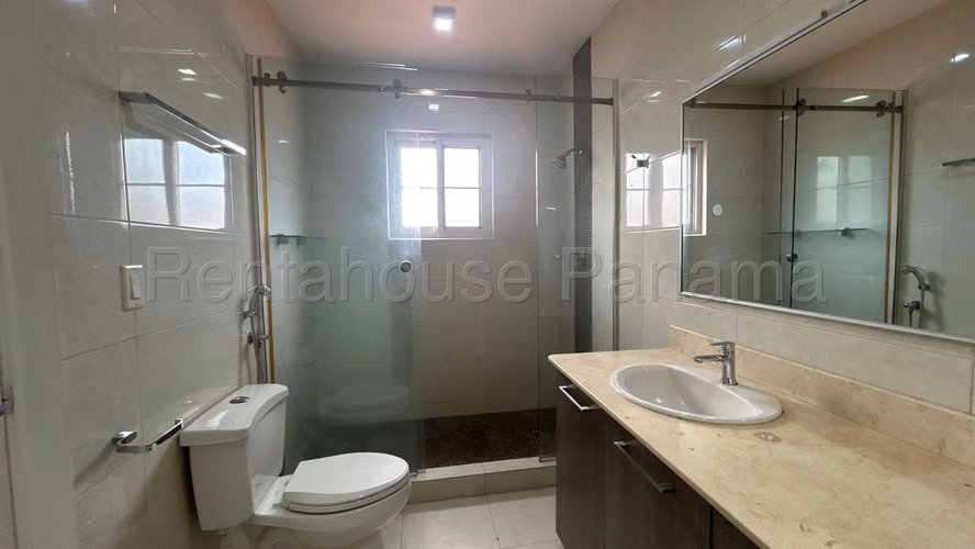 Venta de casa en Versalles AK - Imagen 8