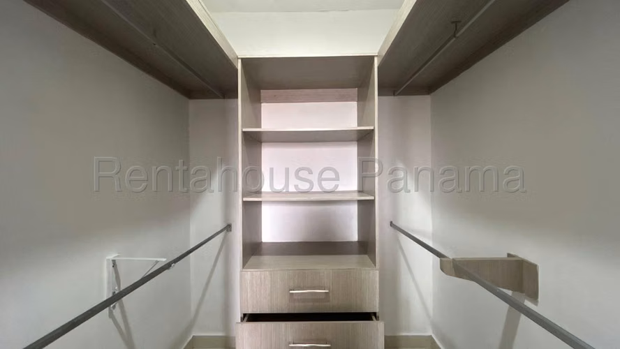 Venta de casa en Versalles AK - Imagen 9