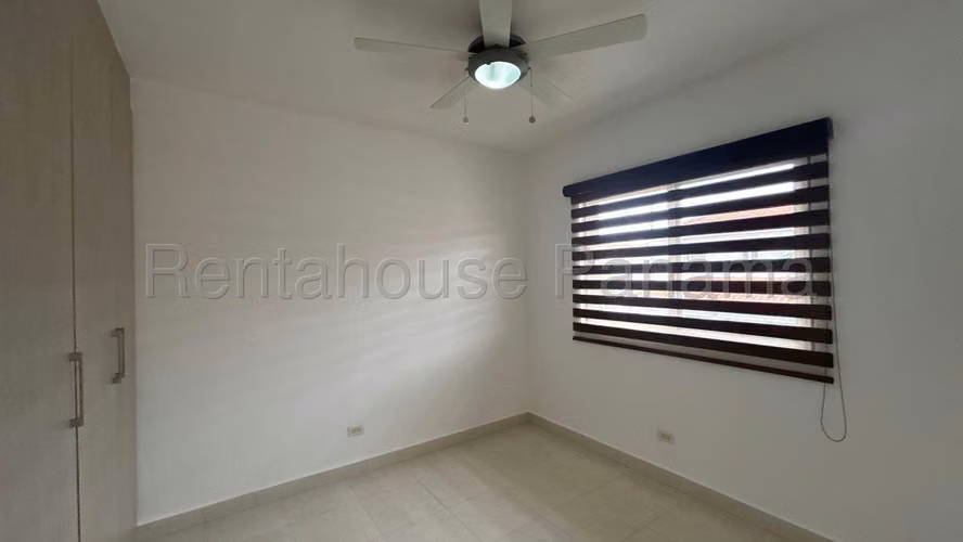 Venta de casa en Versalles AK - Imagen 11