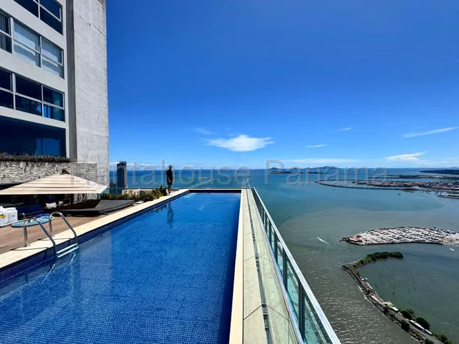 Venta de  Penthouse en la Avenida Balboa Yoo Panamá  AK
