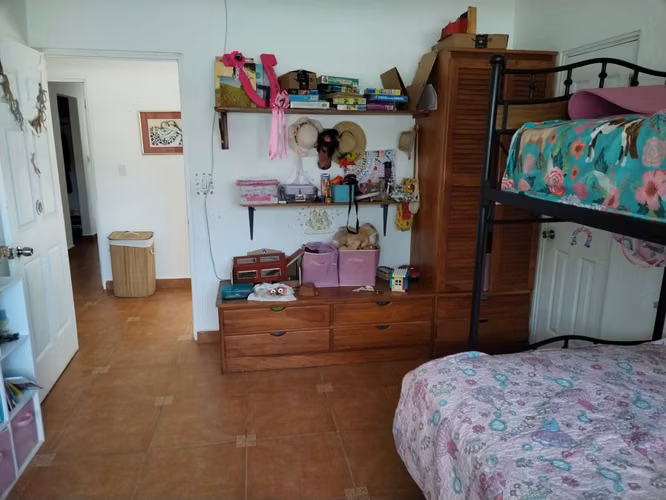 DENTRO DEL CLUB DE GOLF, CON SALIDA A LA CANCHA