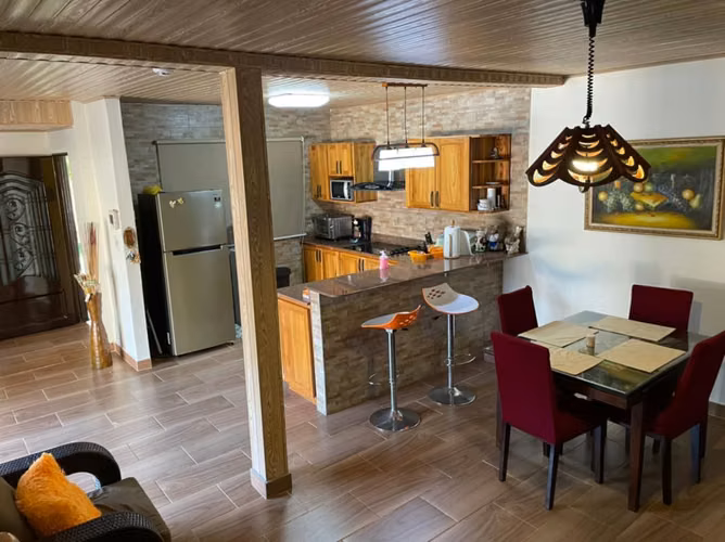 ACOGEDORA CASA VACACIONAL