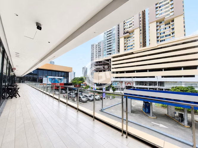 Alquiler Local Comercial Plaza Liberty. Excelente ubicación