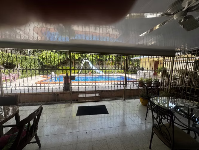 Vendo Casa Amplia