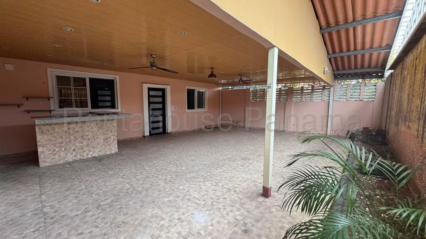 Casa en venta en Brisas del Golf YM
